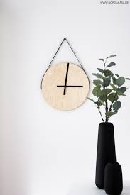Diy Wanduhr Aus Ikea Hocker Nordahage Ist Ein Kreativer Lifestyleblog Uber Rezepte Diy Wohnen Und Deko Mit Einem Scandin Holzuhr Uhr Holz Diy Deko Ideen