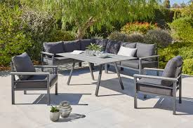 Moderne Garten Lounge Aus Metall Mit Kissen Garten Lounge Dachterrasse Mobel Lounge Garnitur