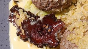 Aufgegabelt Von Alexander Herrmann Wildschweinklopse Mit Rahmspitzkraut Und Hutzeln Br De In 2020 Snack Wildgewurz Sauerbraten