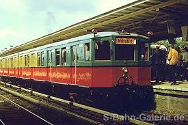 Baureihe Et 165 475 Bauart Stadtbahn Im Historischen Gewand Der 2 Klasse In Berlin Mahlsdorf S Bahn U Bahn Bahn Berlin