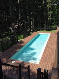 Contemporary Swimming Pool With Fiberon Composite Decking Fiberon Is A Great Building Material To Use Around Pools Because It Wil Pool House Pool Pool Designs
