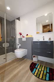 Moderne Barrierefreie Badsanierung In 24h Von Viterma Badsanierung Barrierefrei Bad Badezimmereinrichtung