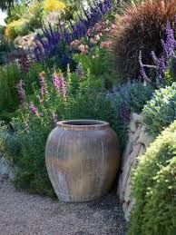 Mediterrane Gartengestaltung 45 Gartenideen Und Gartenmobel Mediterrane Gartengestaltung Mediterraner Garten Mediteraner Garten