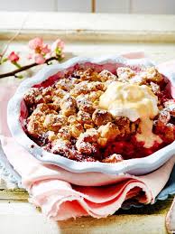 Rhabarber Crumble Mit Eierlikorsahne Rezept Lecker Lecker Rezepte Rhabarber