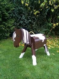 Holzpony Holzpferd 50 Cm Stockm Dunkelbraun Weiss Neu In Herzogtum Lauenburg Hamfelde Holzspielzeug Gunstig Kaufen Holzpferd Basteln Mit Steinen Pferd