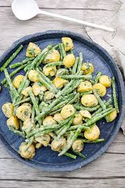 Tahini Green Beans And Potatoes Recipe Elle Republic Rezept Grune Bohnen Und Kartoffeln Rezepte Grune Bohnen