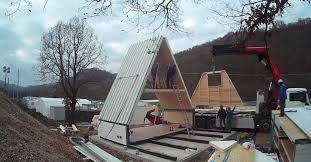 Dieses Haus Wird In Sechs Stunden Gebaut Und Gibt S Schon Zum Schnappchenpreis Video Maison Modulable Maison Prefabriquee Maison Darchitecte