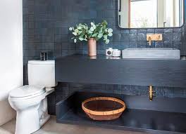 Blaue Stunde Fur Wand Und Boden Wo Es Gutes Bad Fliesen Gibt Bad Fliesen Bad Blau Bad Fliesen Ideen