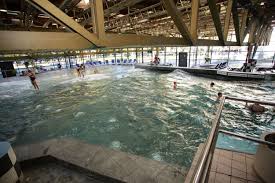 Schwimmbader Guide Fur Berlin Hier Konnt Ihr Schwimmen Gehen In 2020 Wellenbad Hallenbader Hallenbad Berlin