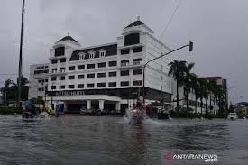 Sekarang ini banjir kanal barat menjadi tempat wisata dan ruang publik. Xznjtqwgaz Oom