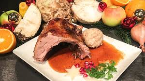 Wir In Bayern Rezepte Ente Mit Reiberknodel Und Selleriesalat Br De Sellerie Salat Selleriesalat Lebensmittel Essen