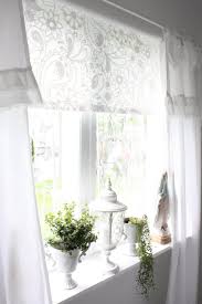 Jeg Har Kjopt Liselott Rullgardiner Pa Ikea Til Vinduene I Stuen De Er Billige Veldig Enkle A Montere Og Fine Shabby White White Cottage White Shabby Chic
