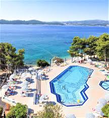 Kroatien Urlaub Grand Azur Hotel Pool Pool Mit Meerblick Hotel Direkt Am Strand Palmen Tolle Anlage Urlaub Sommer Sonne Kroatien Urlaub Kroatien Urlaub