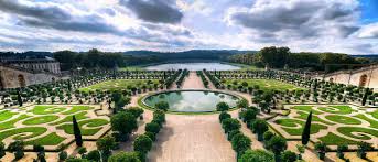 Few monuments enjoy the international recognition of versailles, the french royal chateau located 12 miles southwest of paris. Visite Guidee Jeu De Piste Mythologie Rallye Jardins De Versailles