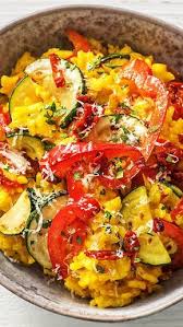 Sommerliches Risotto Mit Safran Rezept Hellofresh Rezept Safran Rezepte Einfache Gerichte Getrocknete Tomaten