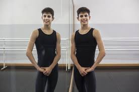 Maestro frederico de freitas, 19 colares: Bailarino Portugues Antonio Casalinho Recebe Primeiro Premio Em Lausanne Danca Publico