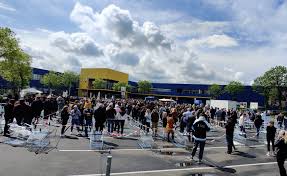 Ein Foto Und Seine Geschichte Oder Der Irrsinn Bei Ikea Das Blogmagazin