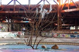 Verlassene Gruselige Orte Berlin Ehemaliges Spassbad Blub Berliner Luft Und Badeparadies Orte Vergessene Orte Gruselig