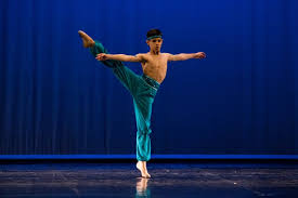 António casalinho is a portuguese dancer, specializing in ballet dance and classical dance. Visao Antonio Casalinho E O Melhor Jovem Bailarino Do Mundo Novamente