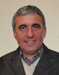 Es wird dabei ein loch in den boden gegraben. Gheorghe Hagi Wikipedia