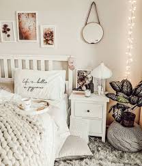 Boho Bedroom Decor Idea Featuring Ikea Hemnes Furniture Neutral Decor Doesnt Ha Chambrescan Zimmer Einrichten Schlafzimmer Dekor Ideen Zimmer Einrichten Ikea