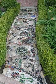 Garten Weg Aus Glas Steinen Mosaic Garden Diy Garden Backyard Design