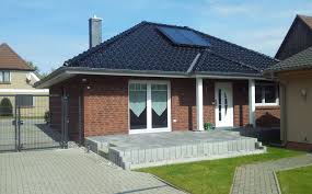 Bungalow Mit Walmdach Dachneigung 32 Verblendfassade Individueller Grundriss Schornstein Baustil Grundriss Bungalow Haus Bungalow