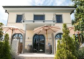 Toskanische Villa Im Weingut Mussler Hochzeitslocation Weingut Mussler Bissersheim In Der Pfalz Hochzeitslocation Weingut Weingut Pfalz