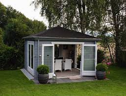 Gartenhaus Grau Weiss Moderner Gartentrend Mit Stil Moderner Garten Gartenhaus Gartenhaus Mit Terrasse