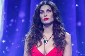 Ad annunciarlo sui social la dayane mello uno dei personaggi più controversi di questo grande fratello vip senza fine, una concorrente alla prendere o. De Odiada A Primeira Finalista A Trajetoria De Dayane Mello No Big Brother Italia Jovem Pan