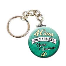 Que vous cherchiez un cadeau simple ou original, pas cher du tout ou plutôt haut de gamme vous allez trouver ici l'inspiration pour lui faire plaisir lors de son passage à la quarantaine. Porte Cles Chainette 3 8 Centimetres 40 Ans De Mariage Noces D Emeraude Idee Cadeau Accessoire Accessoire Anniversaire Mariage Couple Amazon Fr Handmade