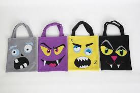 20 Halloween Goody Bag Ideas For Easy Party Decorations Halloween Goodie Bags Halloween Bags Goodie Bags