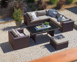 Grosszugige Lounge Aus Rattan Fur Den Garten Oder Die Terrasse Terrassenrenovierung Rattan Lounge Mobel Gartenmobel