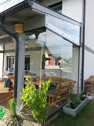 Windschutz Aus Glas Fur Terrasse Zur Seite Hin Aufschiebbar Mit Glas Windschutz Terrasse Windschutz Glas Sommergarten