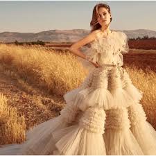 Robe pour mariage invité robe bascule robe fendue robe empire robe bicolore robe champagne robe jaune robe orange robe asymétrique. Robes De Mariee Zuhair Murad 2020 Une Collection Luxueuse Et Sensuelle