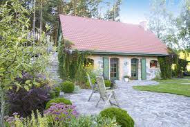 Wunderschon Renoviertes Bauernhaus Mit Sauna Und Kamin In Einem Herrlich Ruhig Gelegenen Tal Mit F Modernes Bauernhaus Aussen Bauernhaus Aussenbereich Ferienhaus