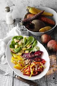 Wintersalat Mit Alten Gemusesorten Saisonale Rezepte Gartentipps Kreativideen Idyllische Regionen Und Vieles Mehr Entdecken Sie Mit Uns Die Schonsten Sei Rezept Wintersalat Salat Lebensmittel Essen