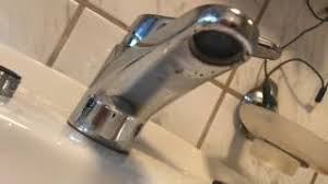 Strahlregler Am Wasserhahn Ersetzen Perlator Wechseln An Mischbatterie Wasser Sparen Anleitung Youtube