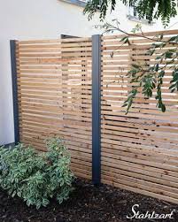 Sichtschutz Fur Terrasse Oder Garten Aus Holz Larche Und Metall Anthrazit Von My Blog Anthrazit Aus Blog Fu In 2020 Modern Garden Privacy Fences Garden Design