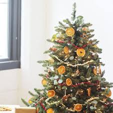 On estime néanmoins que pour habiller un sapin d'1,80 mètre, dit à l'américaine (entendez généreusement), il faut Deco Sapin De Noel Les Plus Belles Deco De Sapin De Fetes De Pinterest Cote Maison