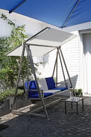 Die Hollywood Schaukel Ist Wie Gemacht Fur Traumereien In Der Freien Natur Sie Besteht Aus Einem Unverwustlichen Geste Verandaschaukel Hinterhofideen Schaukel