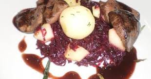 Sauerbraten Vom Hirschkalb Auf Leichte Art Mit Feinem Rotkohl Und Knodel Rezept Rezept Knodel Rezept Sauerbraten Lebensmittel Essen