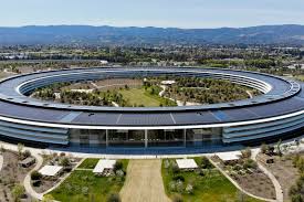 Le nouveau campus d'apple, nommé apple park s'apprête à essuyer les plâtres. Un Drone A Filme L Apple Park Et Il Est Completement Desert