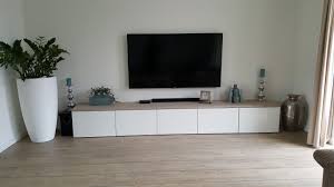 Ikea Besta Tv Kast Met Vurenhouten Plank Met Matgrijze Beits Home Living Room Tv House Interior