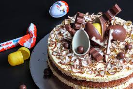 Kinderschokolade Torte Die Perfekte Kombi Auch Vanillecreme Schokobiskuit Und Kinderschokolade Schokoladen Kuchen Schokoladenkuchen Rezept Kuchen Und Torten
