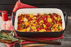 Mediterranes Ofengemuse Mit Halloumi Kartoffeln Paprika Tomaten Zucchini Und Oliven Mediterranes Ofengemuse Rezepte Halloumi