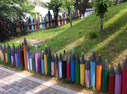 Creative Unusual Design Ideas For Fences And Compound Wall 10 Jpg 600 448 Decoracion De Vallas Diseno De Cercas Ideas De Jardineria