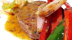 Feuriges Rinderfilet Mit Sellerie Apfel Salat Ein Rezept Von Alfons Schuhbeck Fur Die Sendung Schuhbecks Feinschmeckerei Stuffed Peppers Food Vegetables