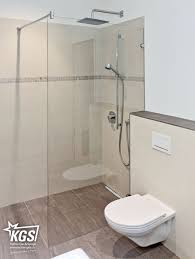 Klarglas Duschtrennwand Aus Showerguard Glas Mit Eckausbruch Und Runden Beschlagen Glashalter Und Stabilisationsstange Duschtrennwand Dusche Badezimmer