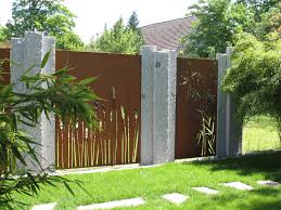 Sichtschutz Cortenstahl An Granitsaulen Sichtschutz Garten Gartengestaltung Bilder Gartengestaltung